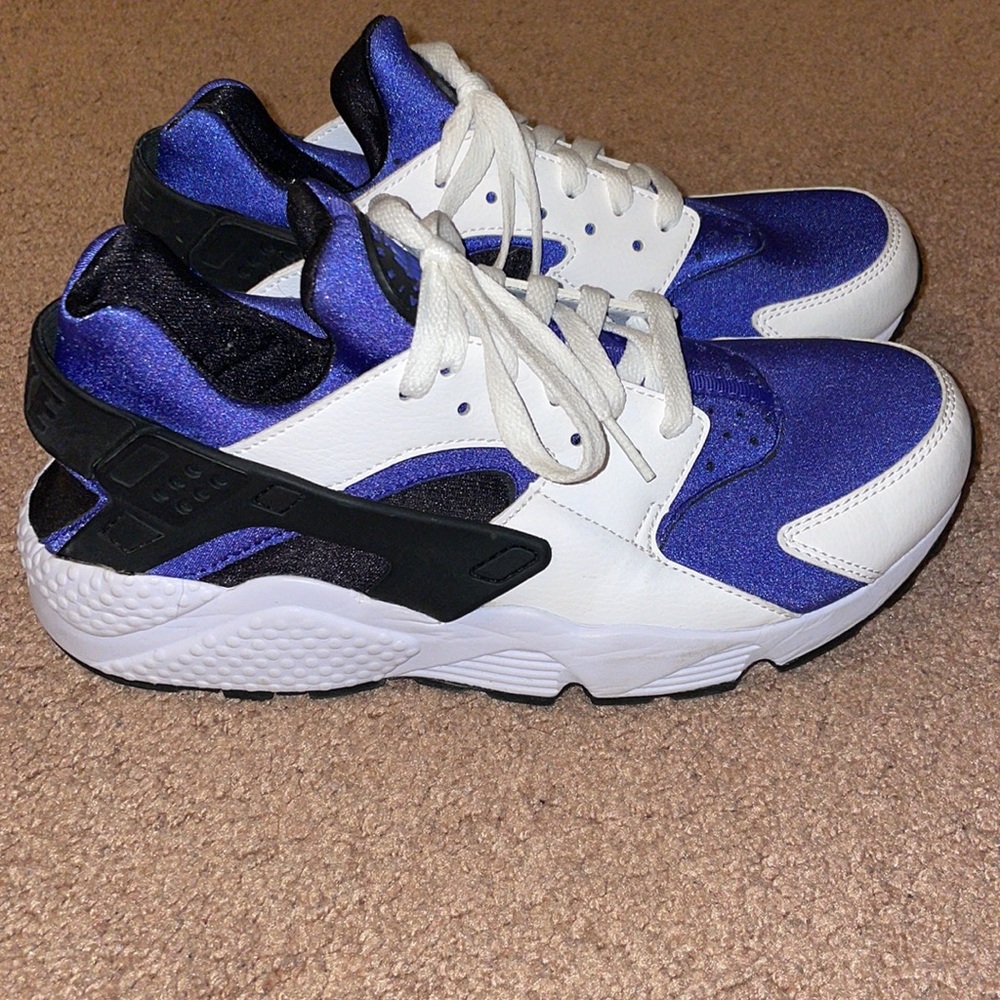 Nike Huaraches - Picture 2 of 4